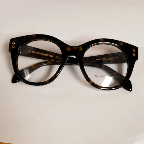 New Alexander Mqueen women's eyeglasses  frame 😍  ❤️ - Picture 5 of 8